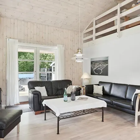 Semesterbostad Tia - 1-4km From The Sea By Interhome *