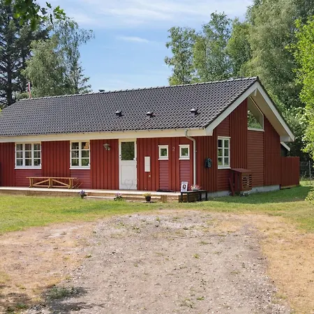Semesterbostad Tia - 1-4km From The Sea By Interhome